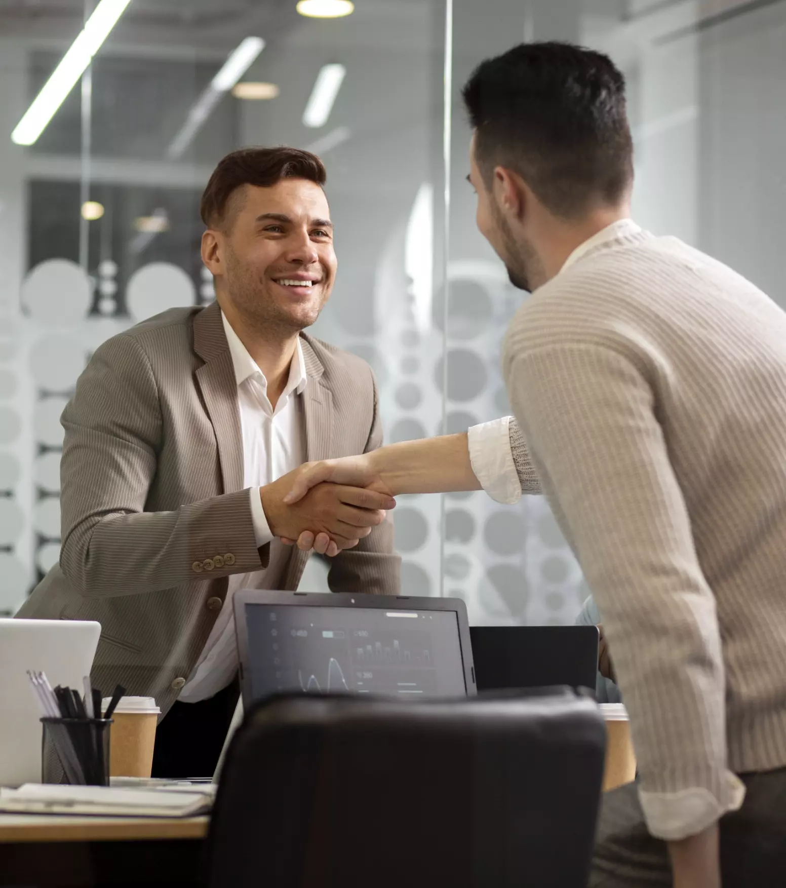 Gaste mais tempo visitando seus clientes. Para isso, ajudamos você com a terceirização do financeiro. Foque no desenvolvimento da sua empresa e leve-a para o próximo nível!
